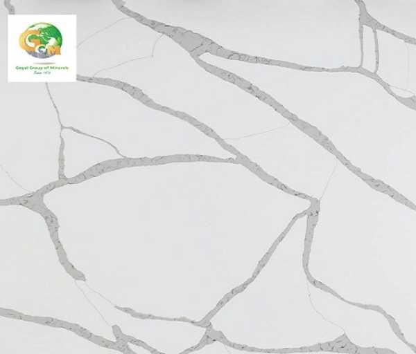 Calacatta Sponda – Elegant white marble with bold gray veining, perfect for luxurious interiors