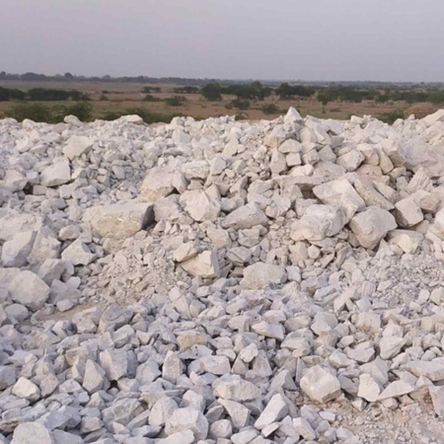 Raw soda feldspar for industrial use